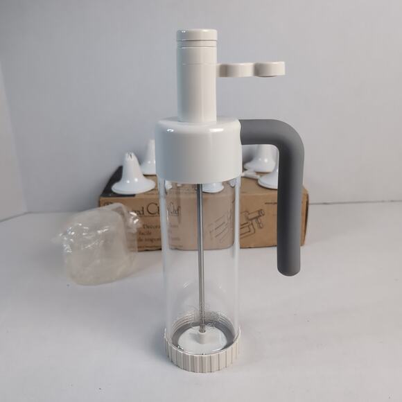 The Pampered Chef Easy Accent Decorator Cake Icing Frosting Kit 6 Tips 1778 - Picture 2 of 14